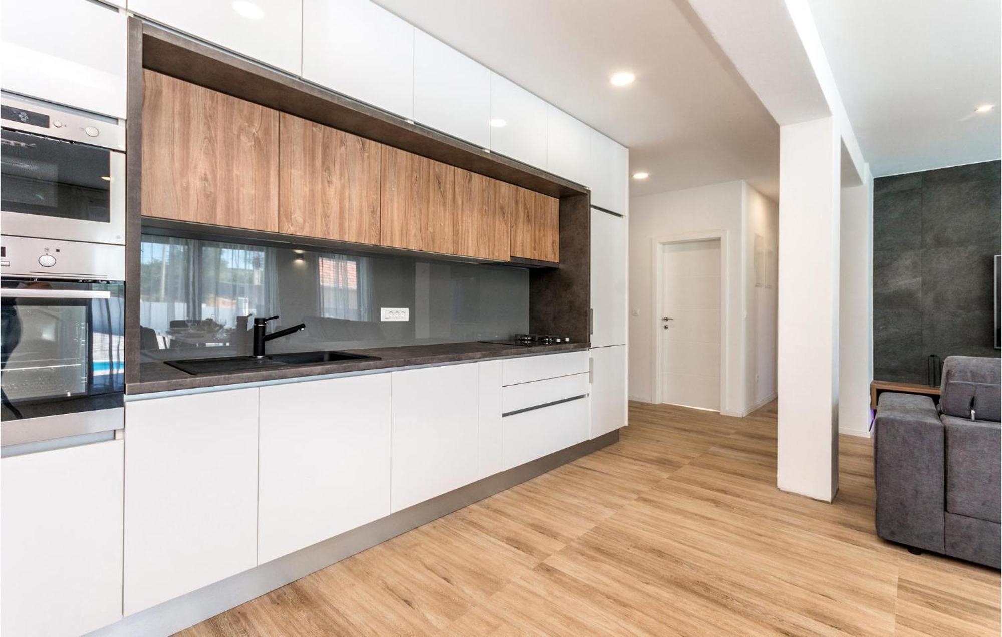 3 Bedroom Beautiful Home In Rastane Donje Donje Rastane Экстерьер фото